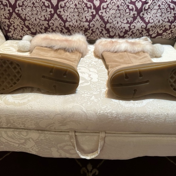 Aerosols Tan Suede Fur Boots. - Picture 4 of 6